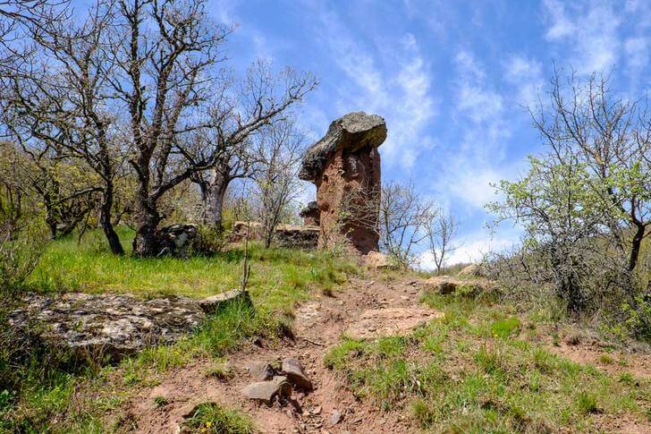 Каменные грибы в долине Сотеры рядом с Алуштой