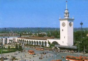 Вокзал прибытия поезда Таврия Москва - Симферополь в Алупку