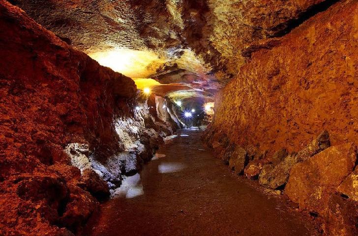 Карстовые пещеры в Алупке
