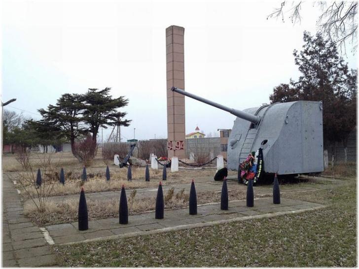 Памятник погибшим бойцам 54й береговой батареи в Николаевке